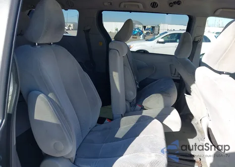 2011 Toyota Sienna Le V6 z USA, uszkodzony, nr VIN 5TDKK3DC8BS132349